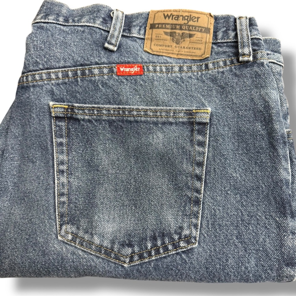 Wrangler Men's Regular Fit Premium Quality Blue Denim Jeans 44x30 - Picture 2 of 13